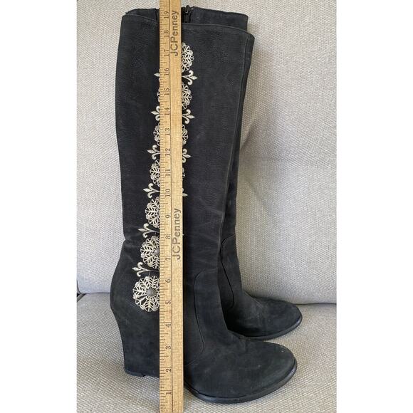 Kenneth Cole Italy Tall Wedge Boots Women’s 8.5, Black Leather Embroidered 39.5 - Picture 4 of 13
